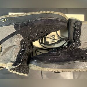 Nike Air Force One Special Field
"Digi Camo" Size 8.5 Green